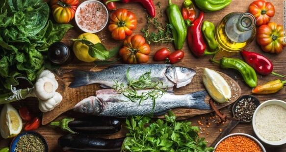 Рыба и овощи – основные продукты в рационе средиземноморской диеты для похудения
