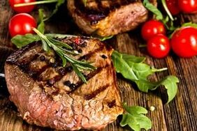 стейк с зеленью и овощами для кето диеты